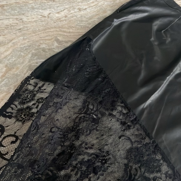 Vegan leather skirt - Picture 2 of 5